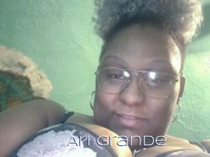 Ari_grande