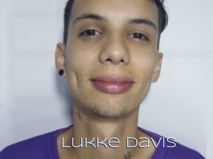 Lukke_Davis