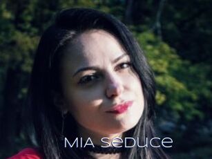 MIA_seduce