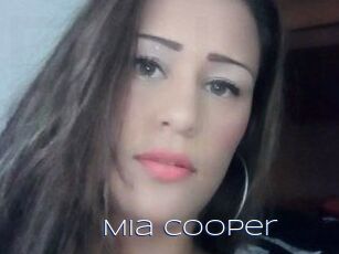 Mia_Cooper