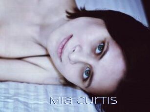 Mia_Curtis