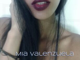 Mia_Valenzuela