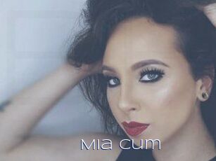 Mia_cum