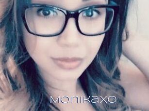 MonikaXO
