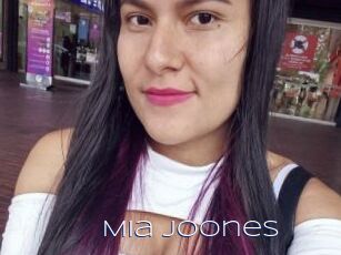 Mia_joones
