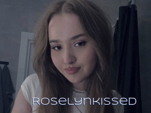 Roselynkissed
